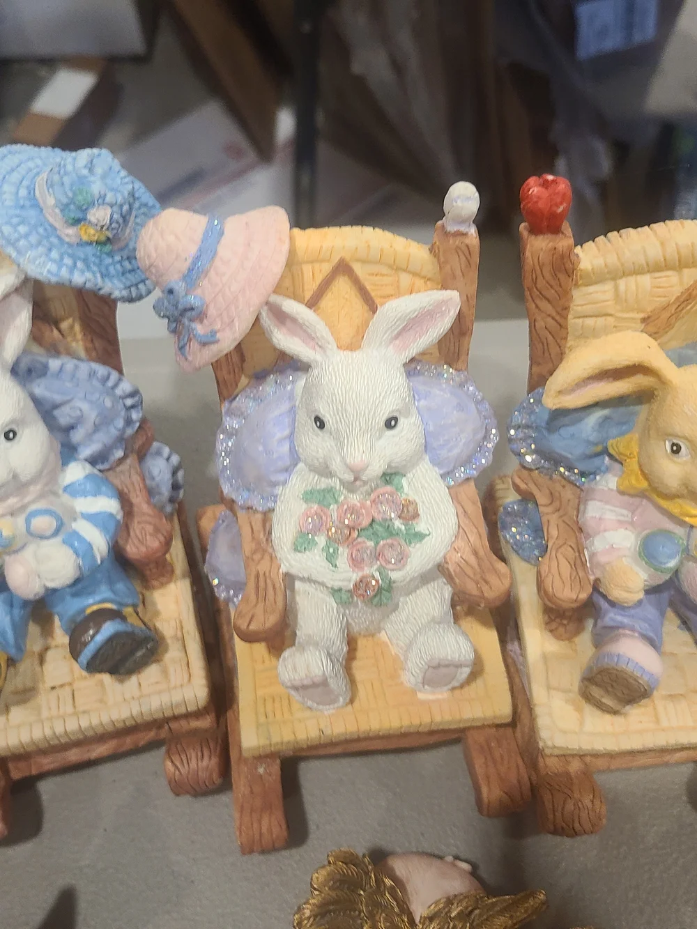 Set.of 3 Decorative White Bunny Figurine with Pink Roses - Pets Small Pets